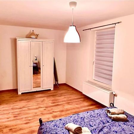 Maison Proche Du Centre Ville De La Gare L Aeroport De Шарлероа Екстериор снимка