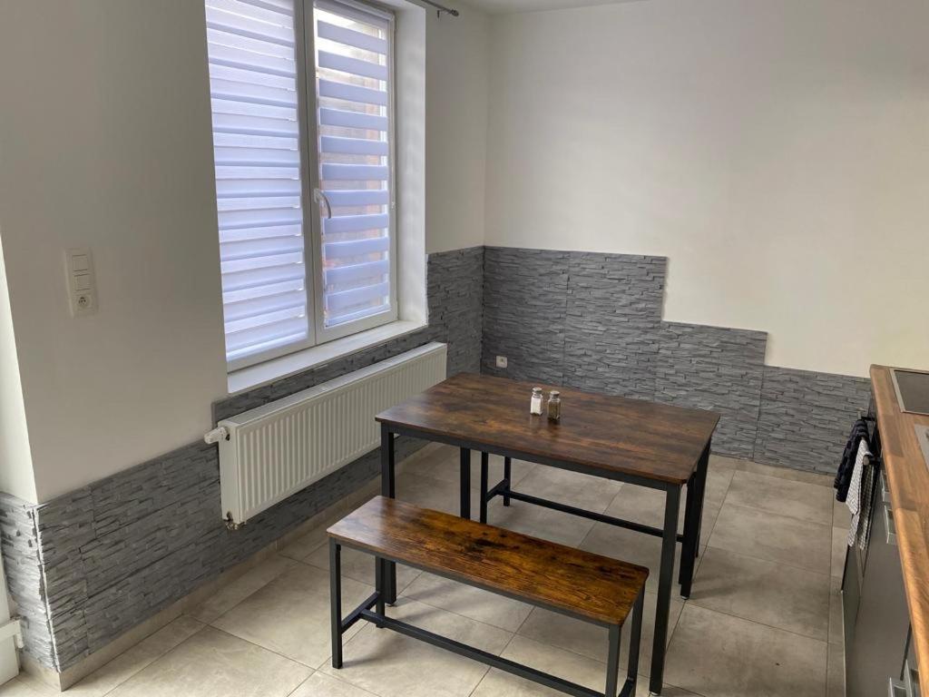 Maison Proche Du Centre Ville De La Gare L Aeroport De Шарлероа Екстериор снимка